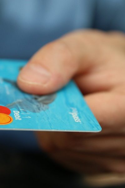cardul de debit