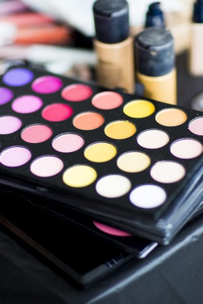 machiezi singură stând acasă