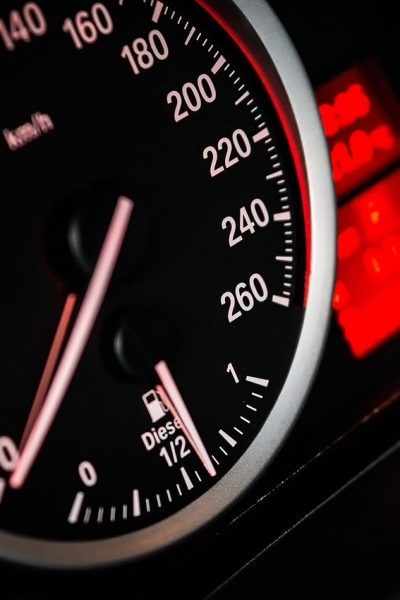 economisește bani cu mașina