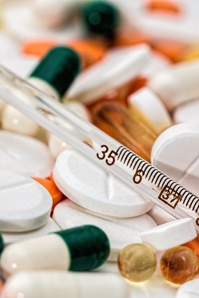 administrează medicamentele