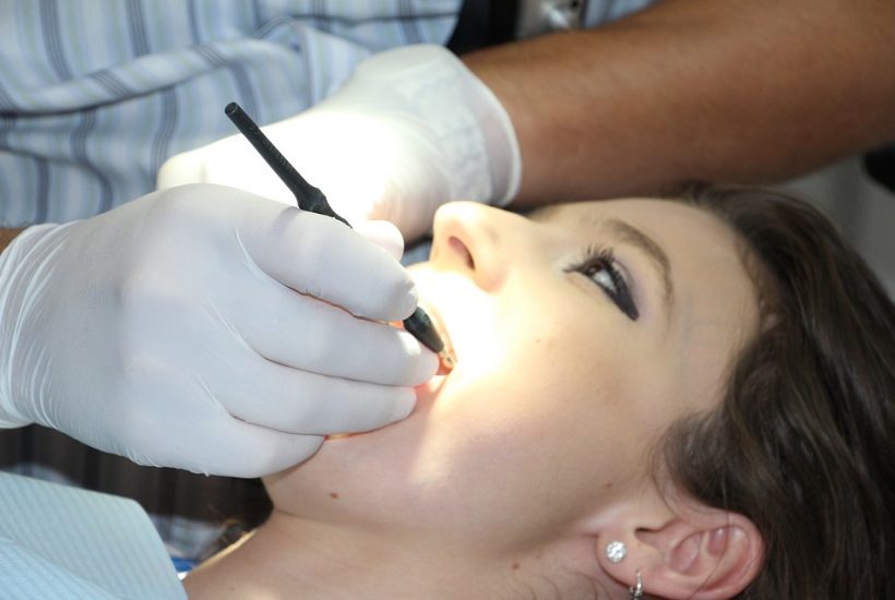 implantul dentar