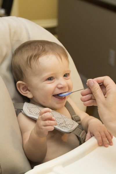 mâncare pentru bebeluși